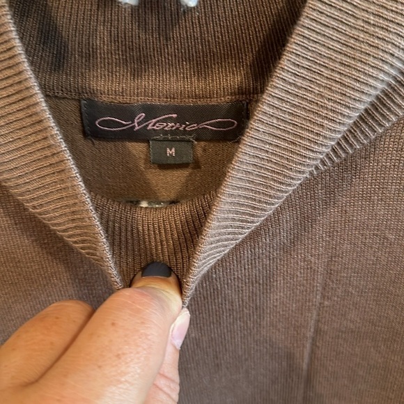 Metric mock neck sweater taupe/brown size medium SUPER STRETCHY! - Picture 2 of 6